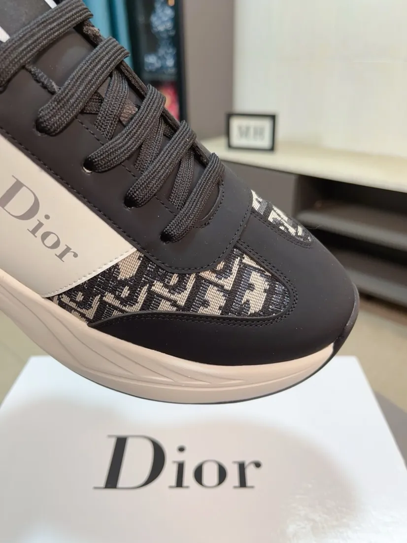 Men's men's shoes 💰438🌹🌹【Dior】Best-selling official website world premiere🔝High-end men's shoes brand official website latest series: The upper is made of imported cowhide with specially designed fabrics➕Mesh breathable lining. Make walking more convenient and comfortable! Compared with the official quality, Midea’s 1:1 replica. Create a fashionable personality to set off your uniqueness! A must-have for trendy men! Classic style. Men's sizes: 38-44.